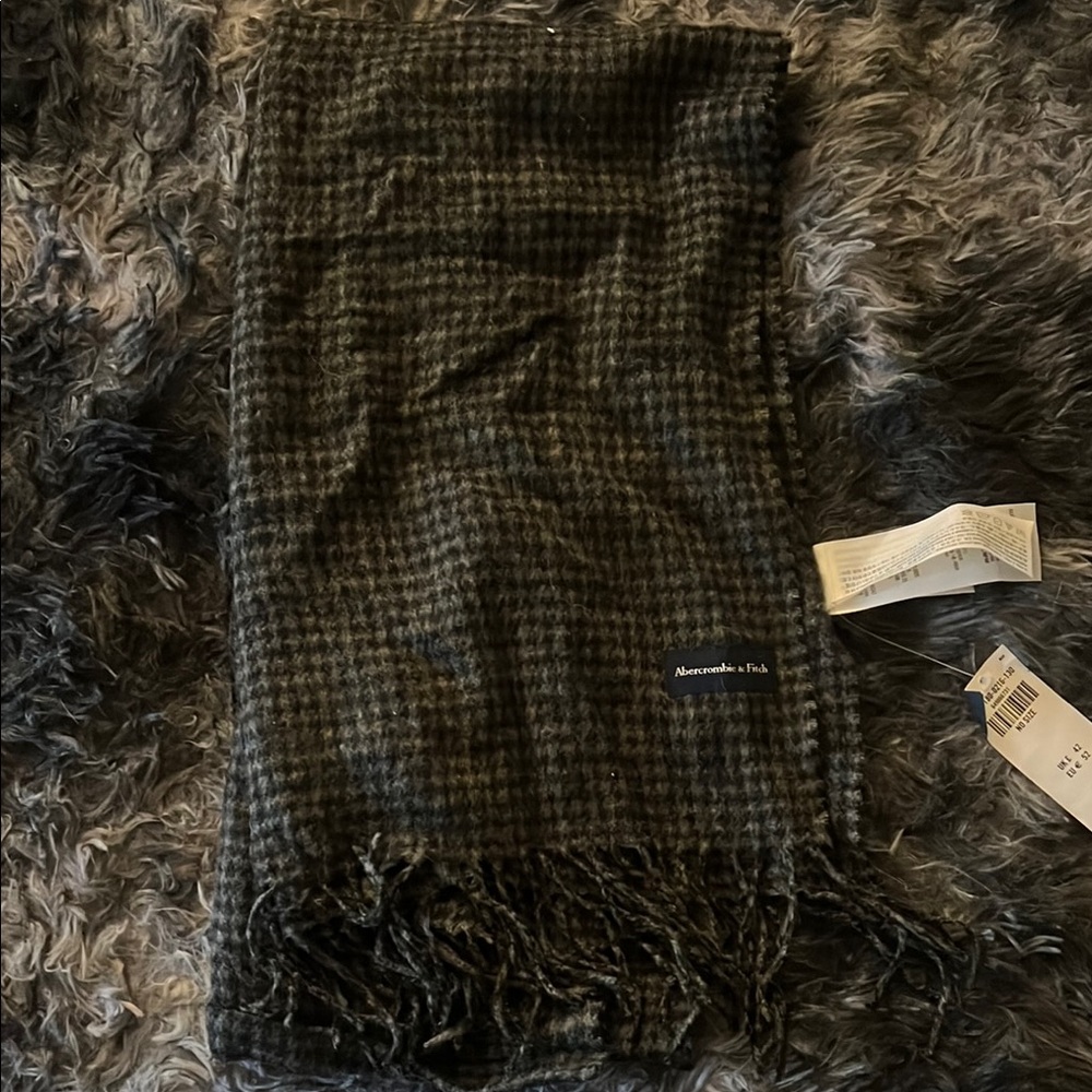Abercrombie & Fitch Black and Gray Scarf